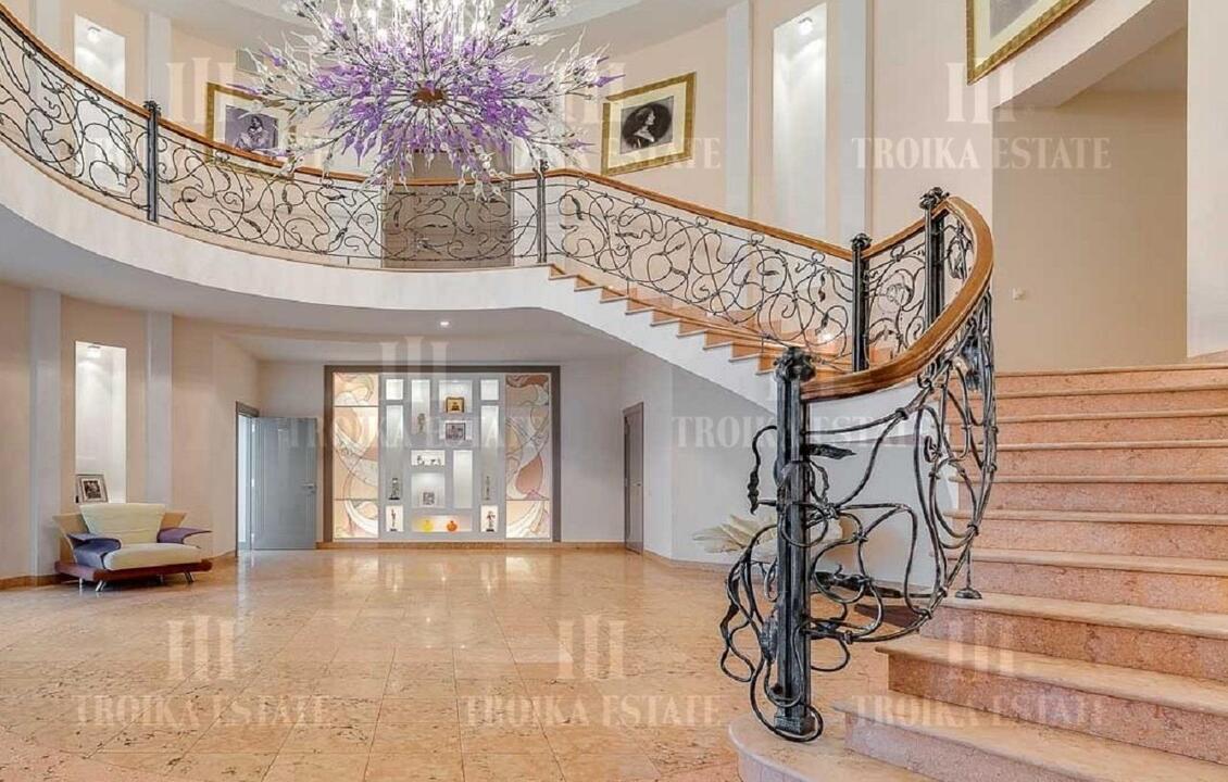 КупитьКоттедж
с отделкойГорки-1 метро 