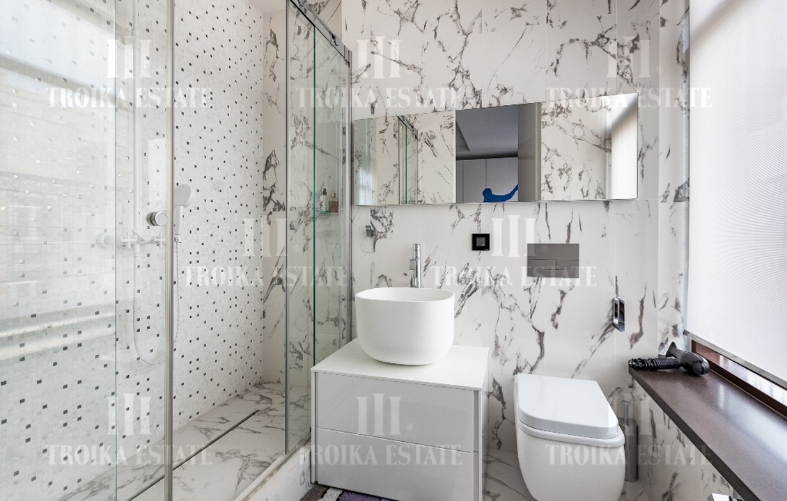 Купить  Пентхаус с отделкой Б. Афанасьевский пер-к 28 метро Арбатская