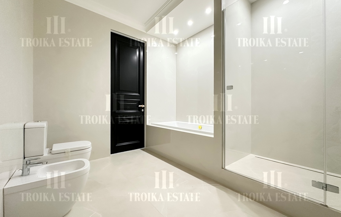 Купить  Квартиру с отделкой Сеченовский пер-к 3 метро Кропоткинская