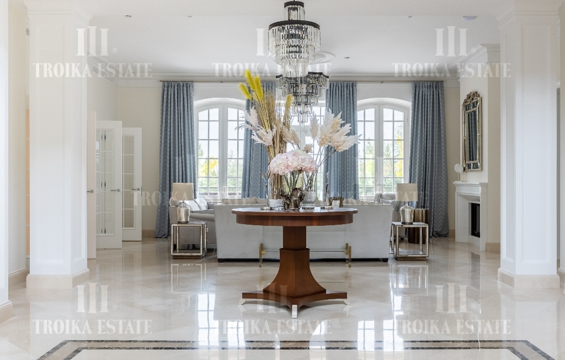 КупитьКоттедж
с отделкойАгаларов Эстейт 24 км метро 