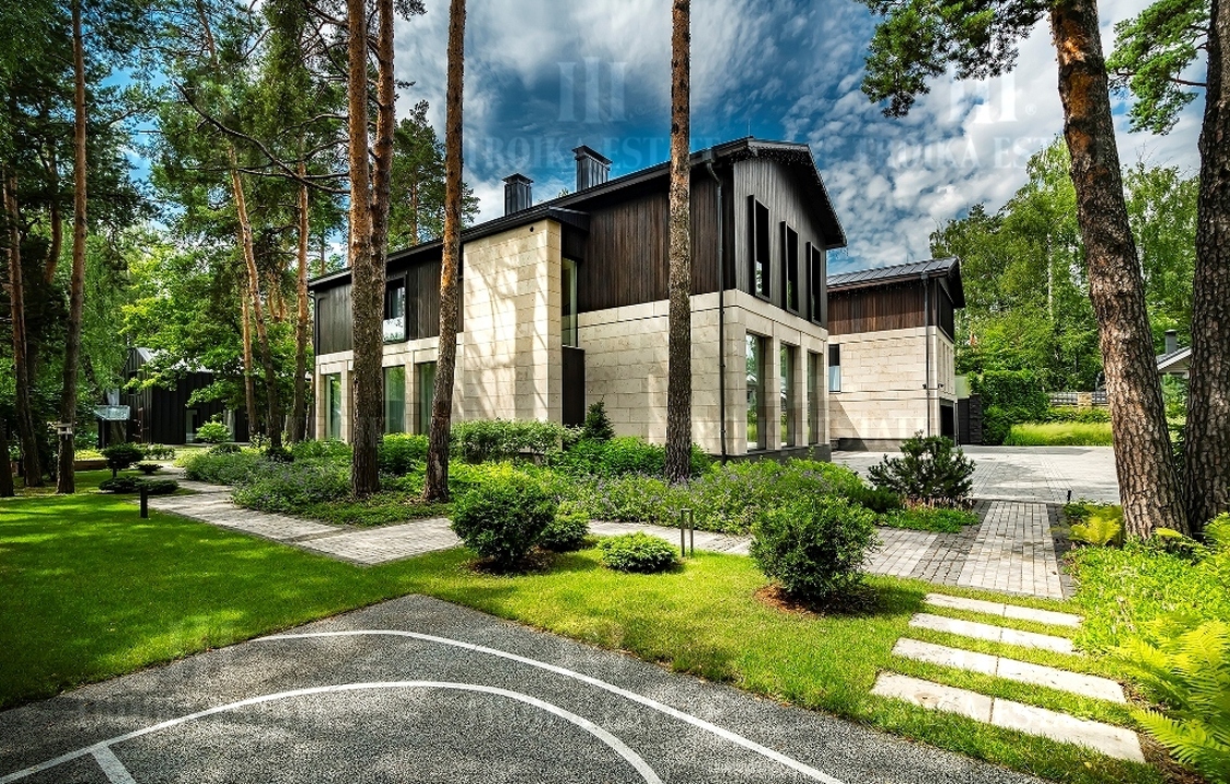 КупитьКоттедж
с отделкойДНП Липки 10 км метро 