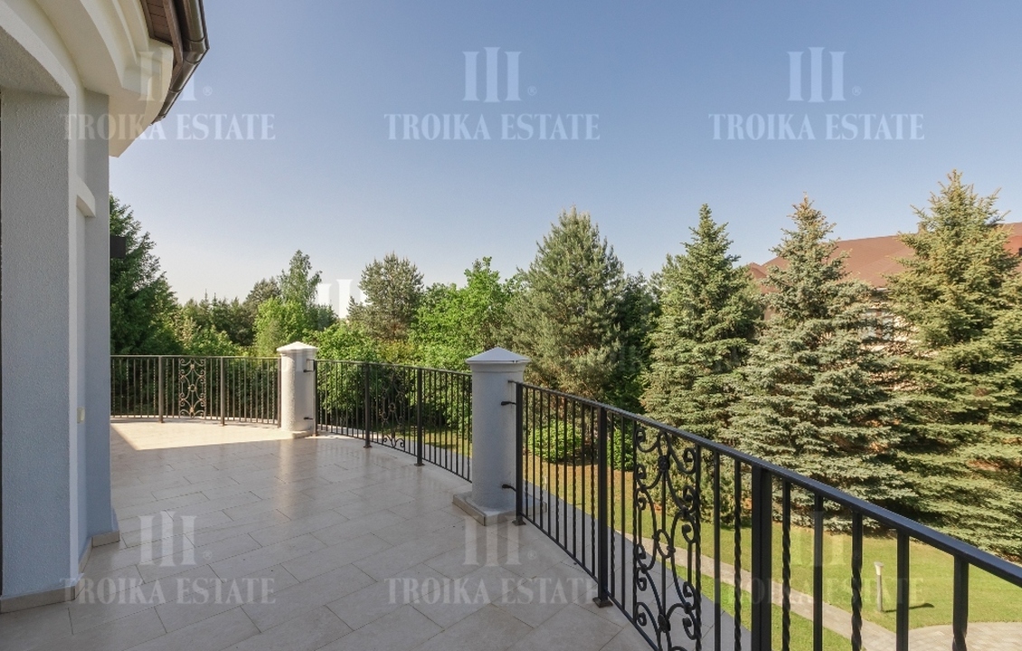 КупитьКоттедж
с отделкойБенилюкс метро 