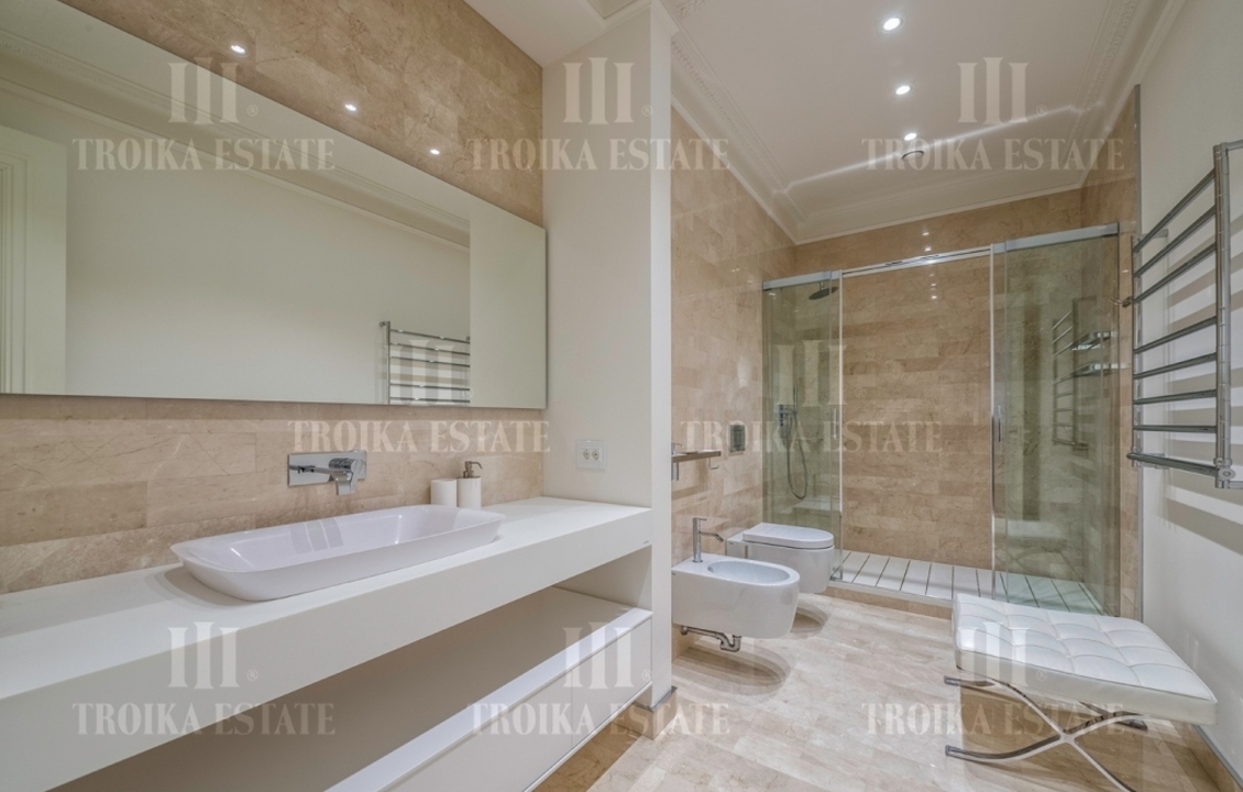 Купить  Квартиру с отделкой Нащокинский пер-к 7 метро Кропоткинская