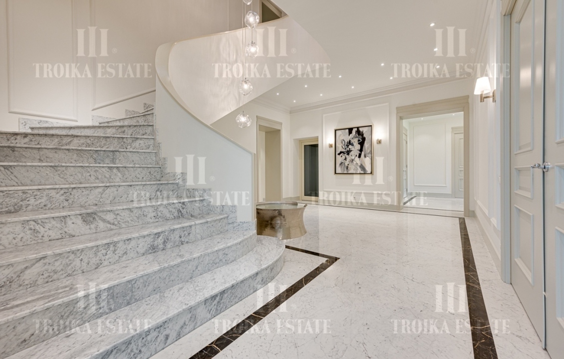 КупитьКоттедж
с отделкойБенилюкс метро 