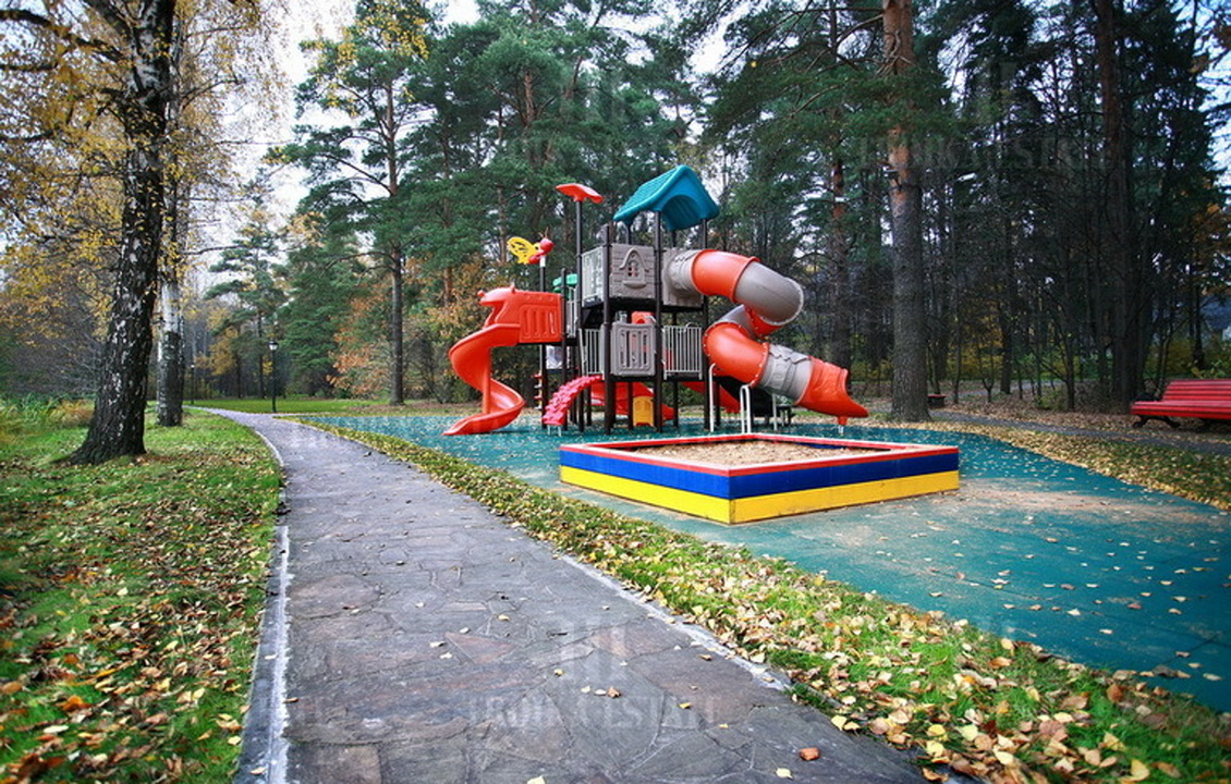 КупитьТаунхаус
с отделкойДовиль 9 км метро 