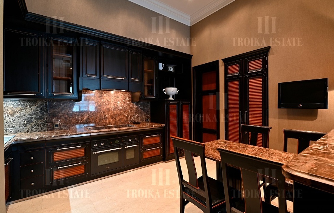 Купить  Квартиру с отделкой М. Молчановка ул 8 метро Арбатская