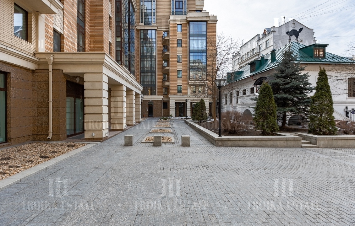 Купить  Пентхаус с отделкой Б. Афанасьевский пер-к 28 метро Арбатская