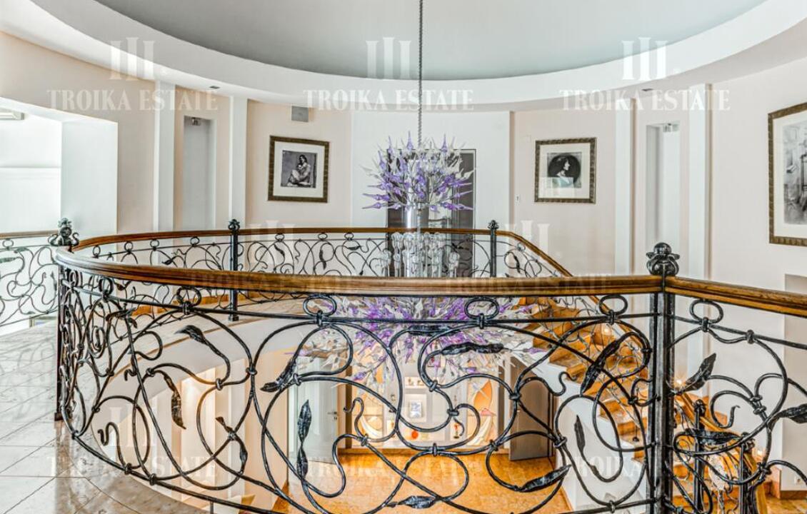 КупитьКоттедж
с отделкойГорки-1 метро 