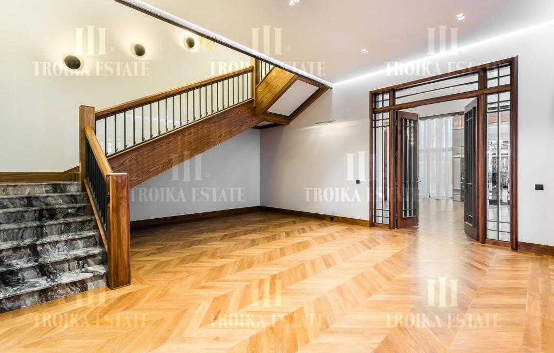 КупитьКоттедж
с отделкойЖуковка XXI  метро 