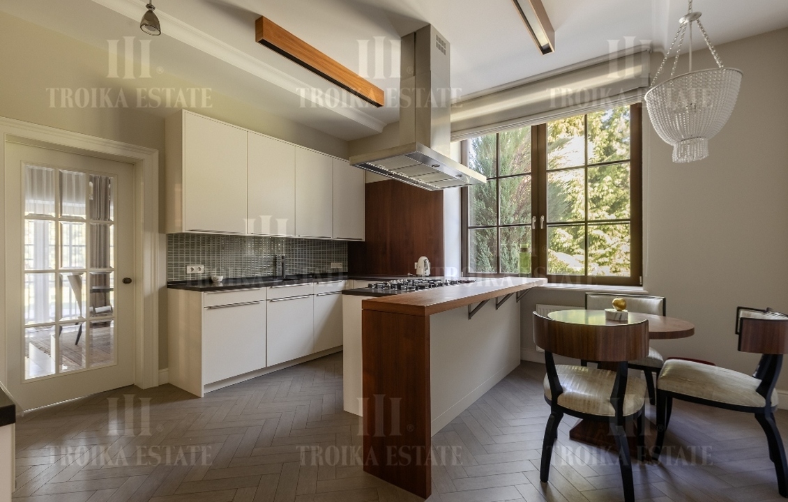 КупитьКоттедж
с отделкойБенилюкс метро 