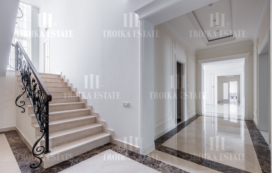 КупитьКоттедж
с отделкойАгаларов Эстейт 24 км метро 