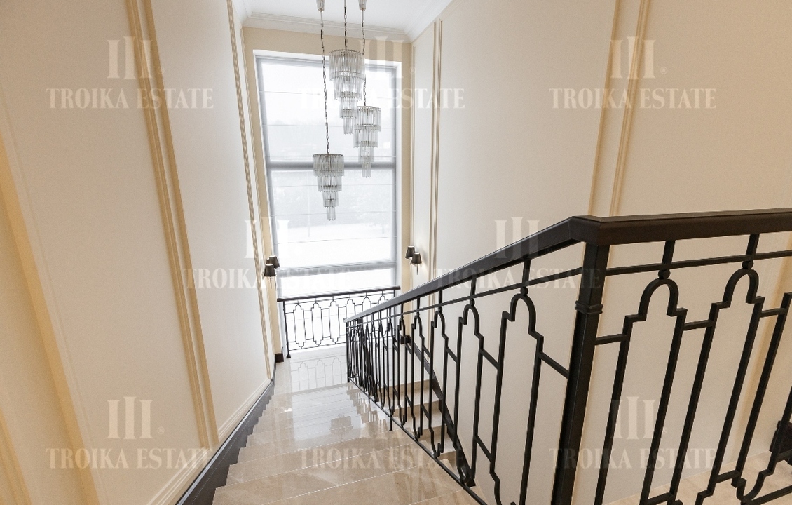 КупитьКоттедж
с отделкойБарвиха XXI 5 км метро 