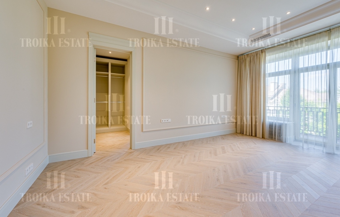 КупитьКоттедж
с отделкойБенилюкс метро 