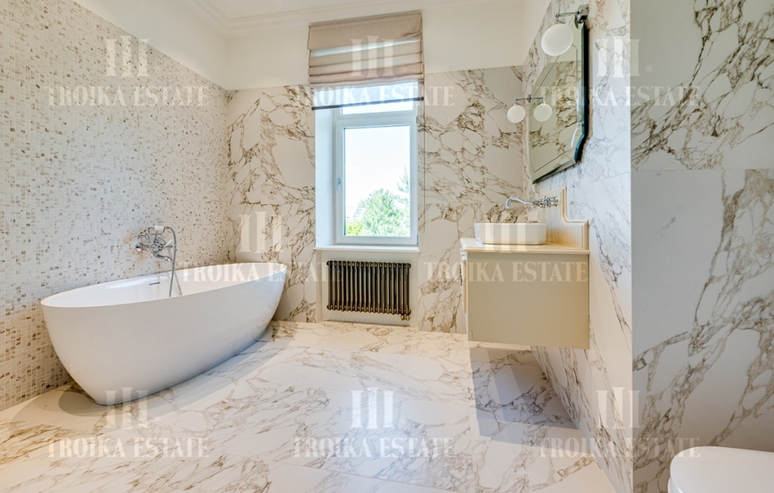 КупитьКоттедж
с отделкойБенилюкс метро 