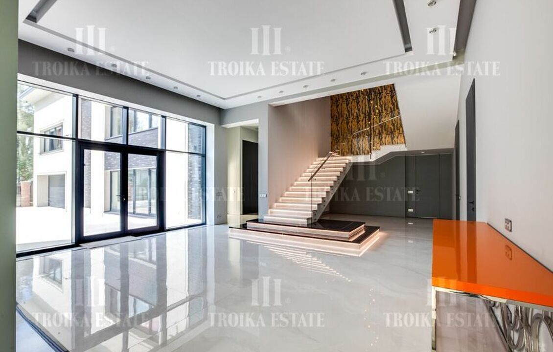 КупитьКоттедж
с отделкойРаздоры-2 5 км метро 