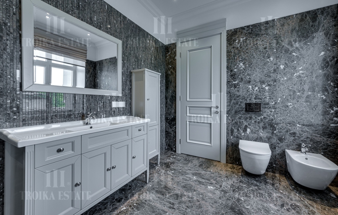 КупитьКоттедж
с отделкойБенилюкс метро 