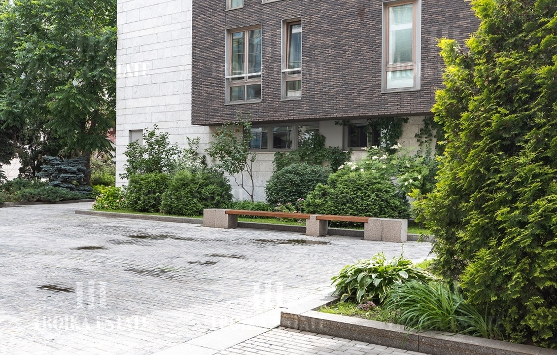 Купить  Пентхаус без отделки Бутиковский пер-к 5 метро Парк культуры