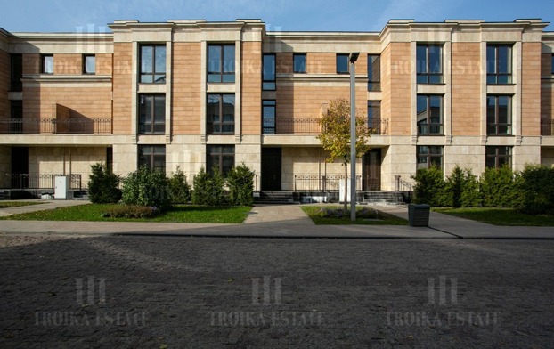 Берег Столицы
                    