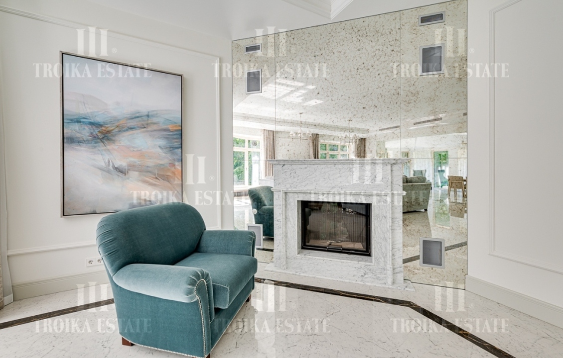 КупитьКоттедж
с отделкойБенилюкс метро 