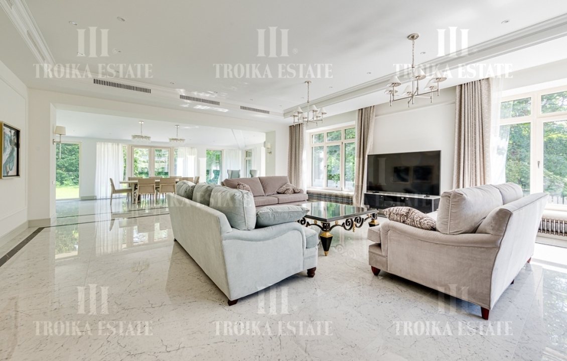 КупитьКоттедж
с отделкойБенилюкс метро 