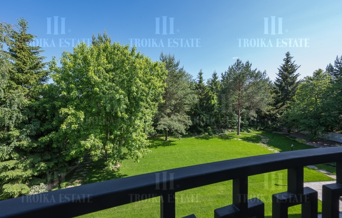 КупитьКоттедж
с отделкойБенилюкс метро 