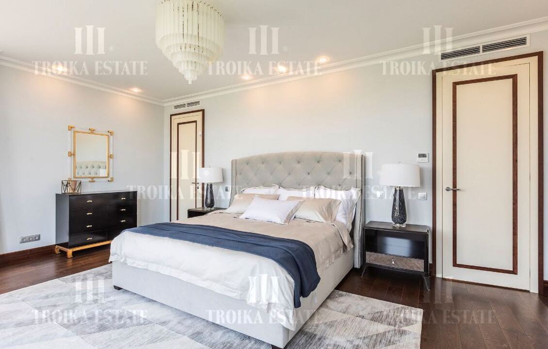 КупитьКоттедж
с отделкойБарвиха XXI 5 км метро 