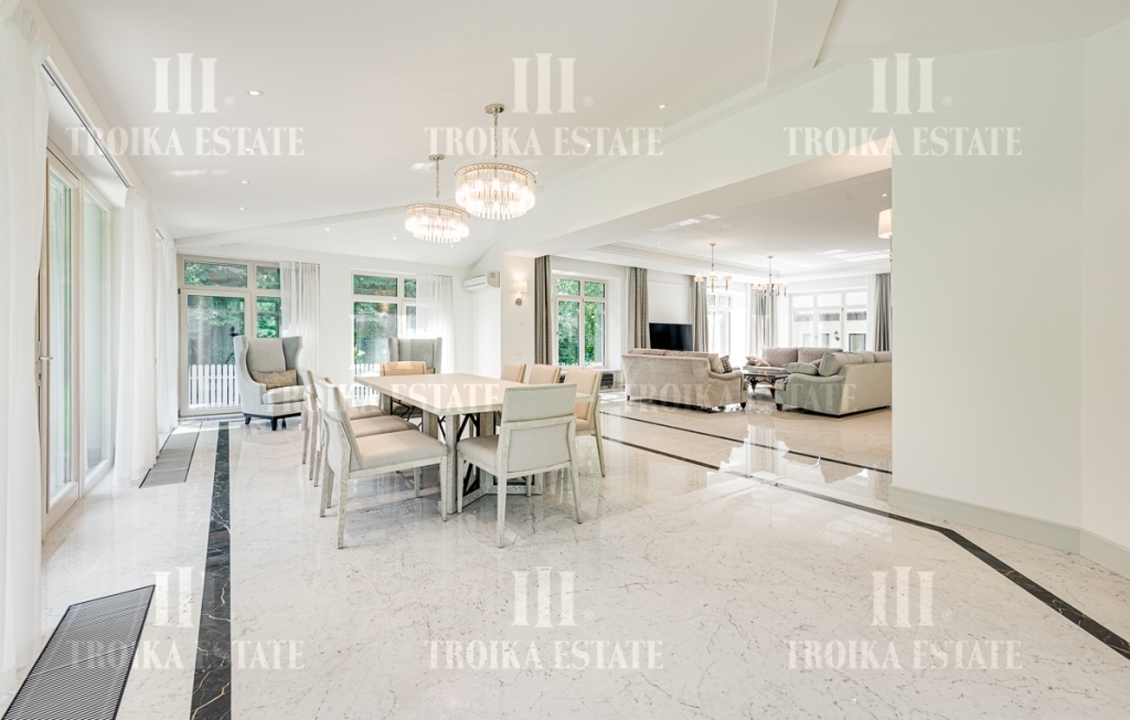 КупитьКоттедж
с отделкойБенилюкс метро 