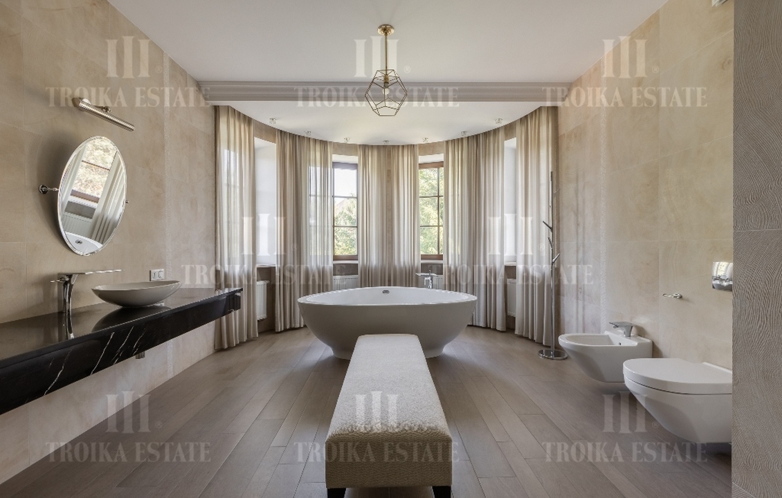 КупитьКоттедж
с отделкойБенилюкс метро 