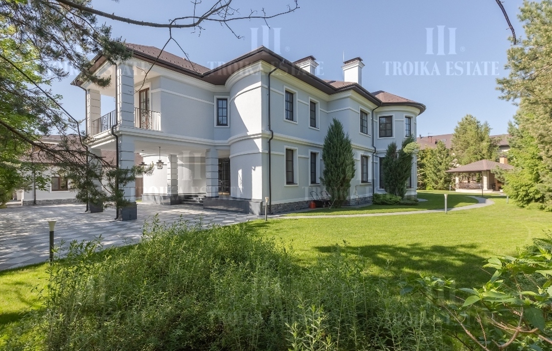 КупитьКоттедж
с отделкойБенилюкс метро 