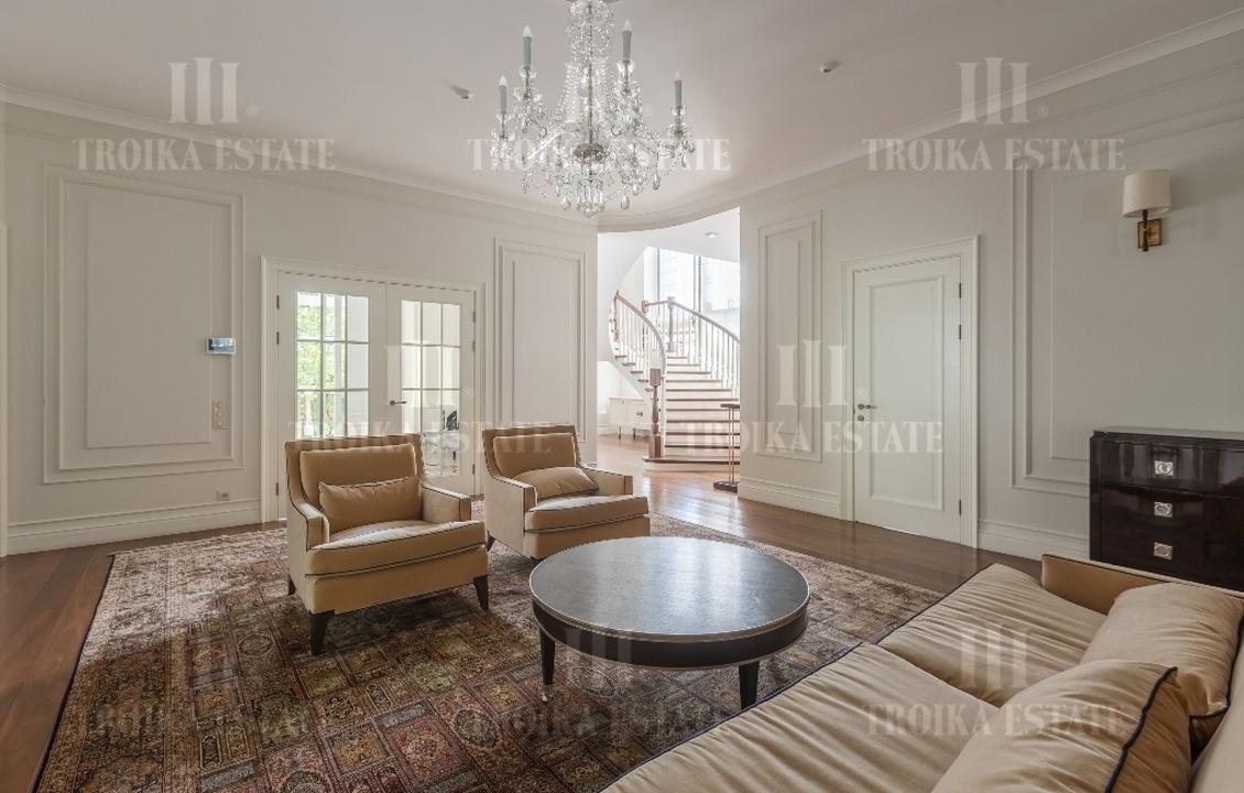 КупитьКоттедж
с отделкойБенилюкс метро 